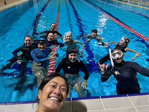 Group in pool for Gold Coast apnea training session